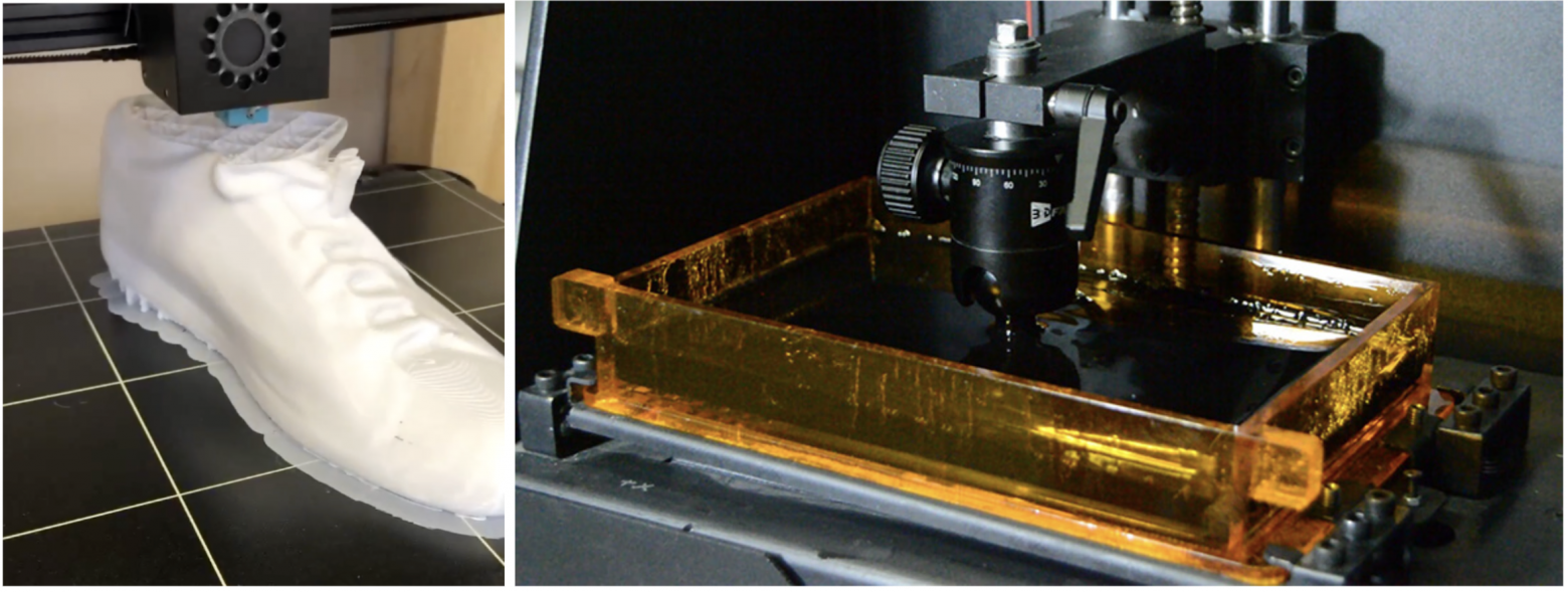 Слева печатает FDM принтер, он нагревает пластик и послойно формируют изделия. Справа фотополимерный принтер.
