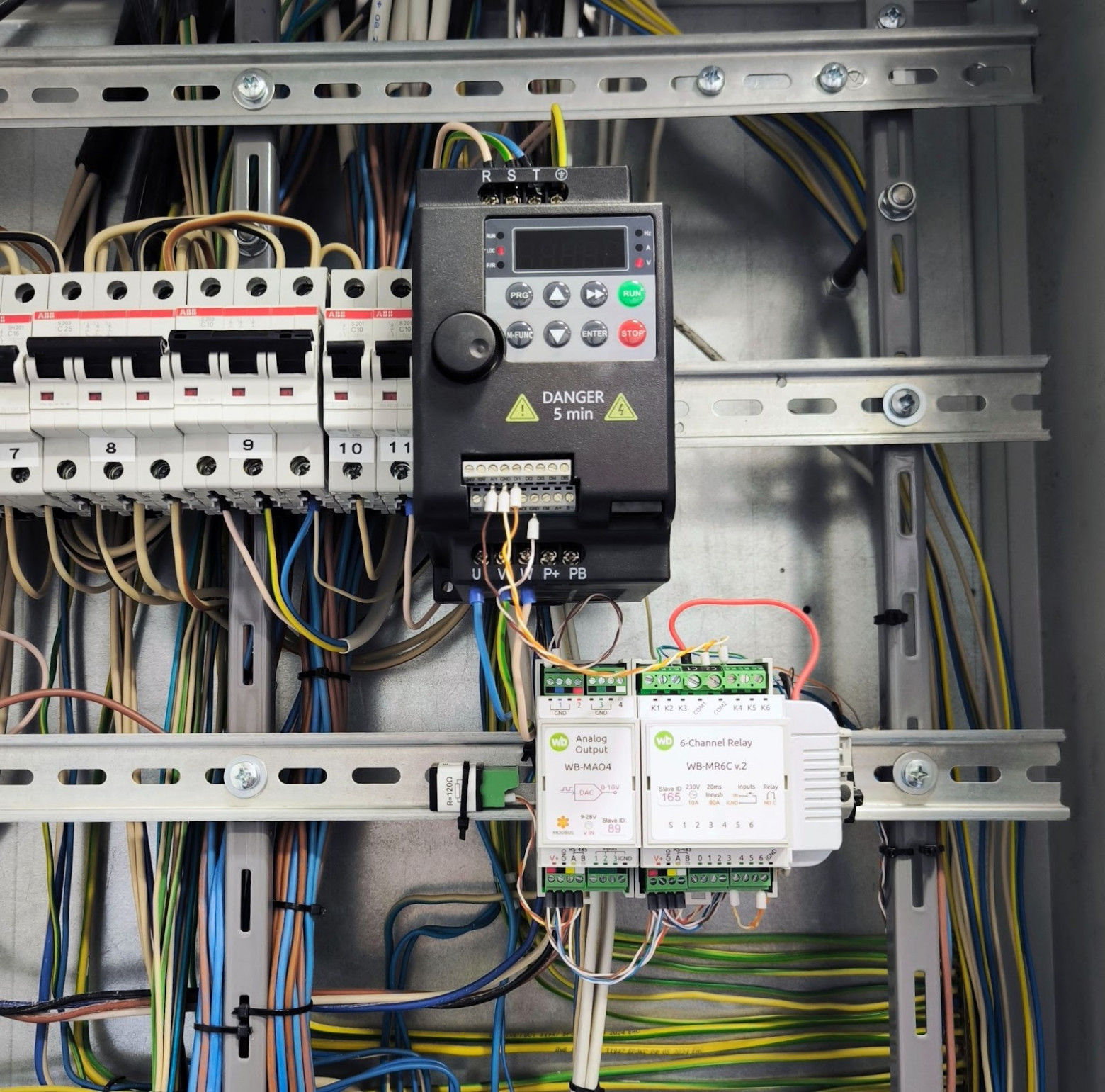 Управление частотником гидромассажа 0–10 В через модуль WB-MAO4