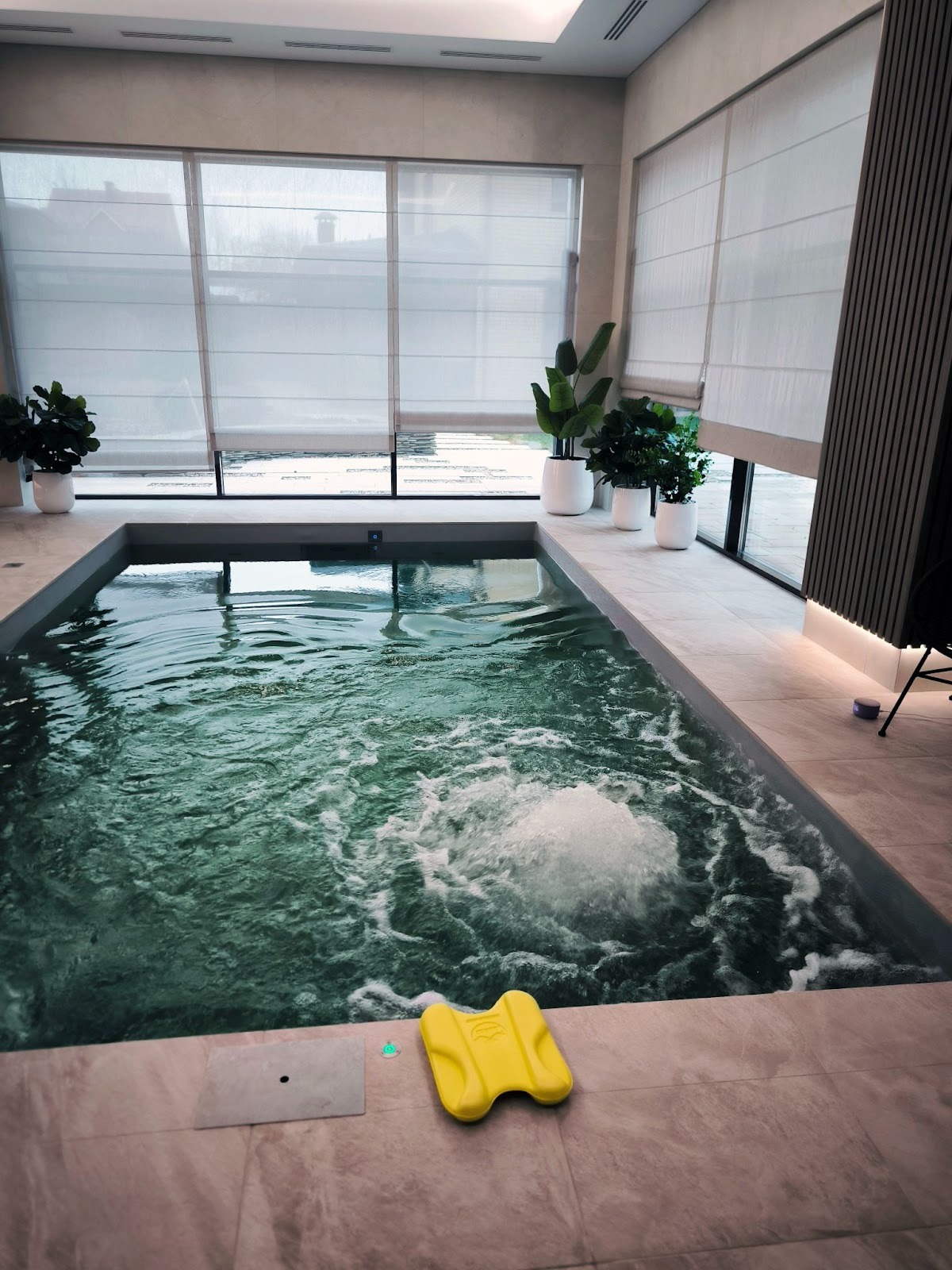 Гидромассаж в бассейне