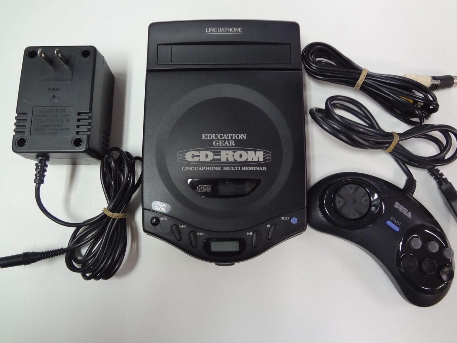 Японская версия Sega Multi-Mega — игровая консоль «для учебы»