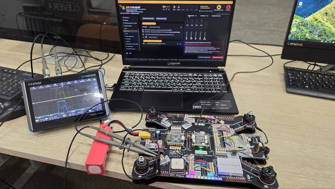 Разбираюсь в сигналах на фазах мотора с помощью осциллографа FNIRSI DPOS350P