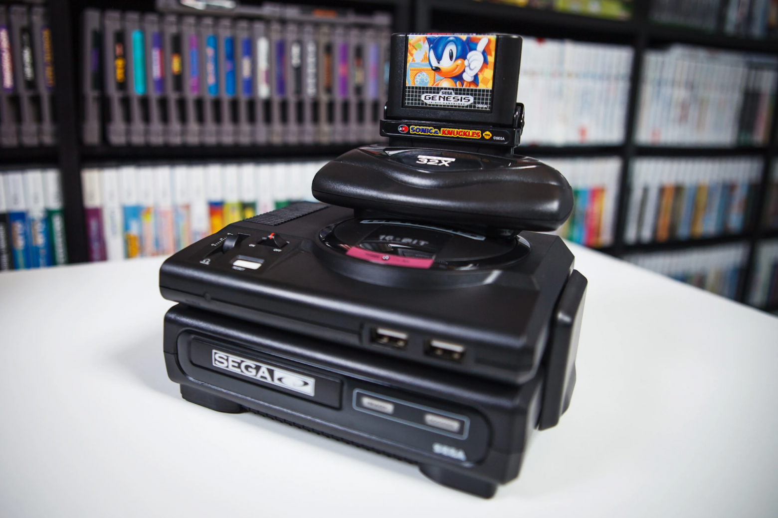 Sega Mega Drive со всеми подключенными аддонами и составным картриджем Sonic & Knuckles