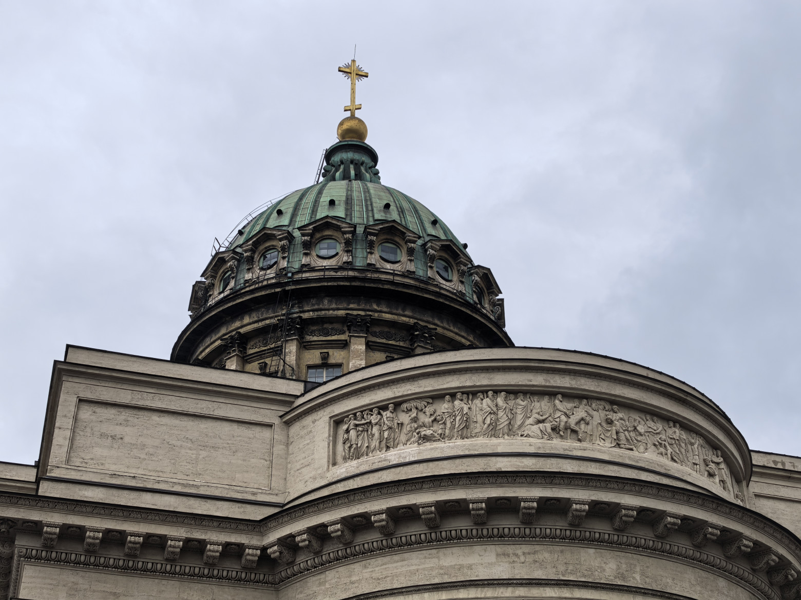 Она же, с двукратным цифровым приближением (используется центральная часть 50-мегапиксельного сенсора без биннинга и нейросетевое поднятие резкости)