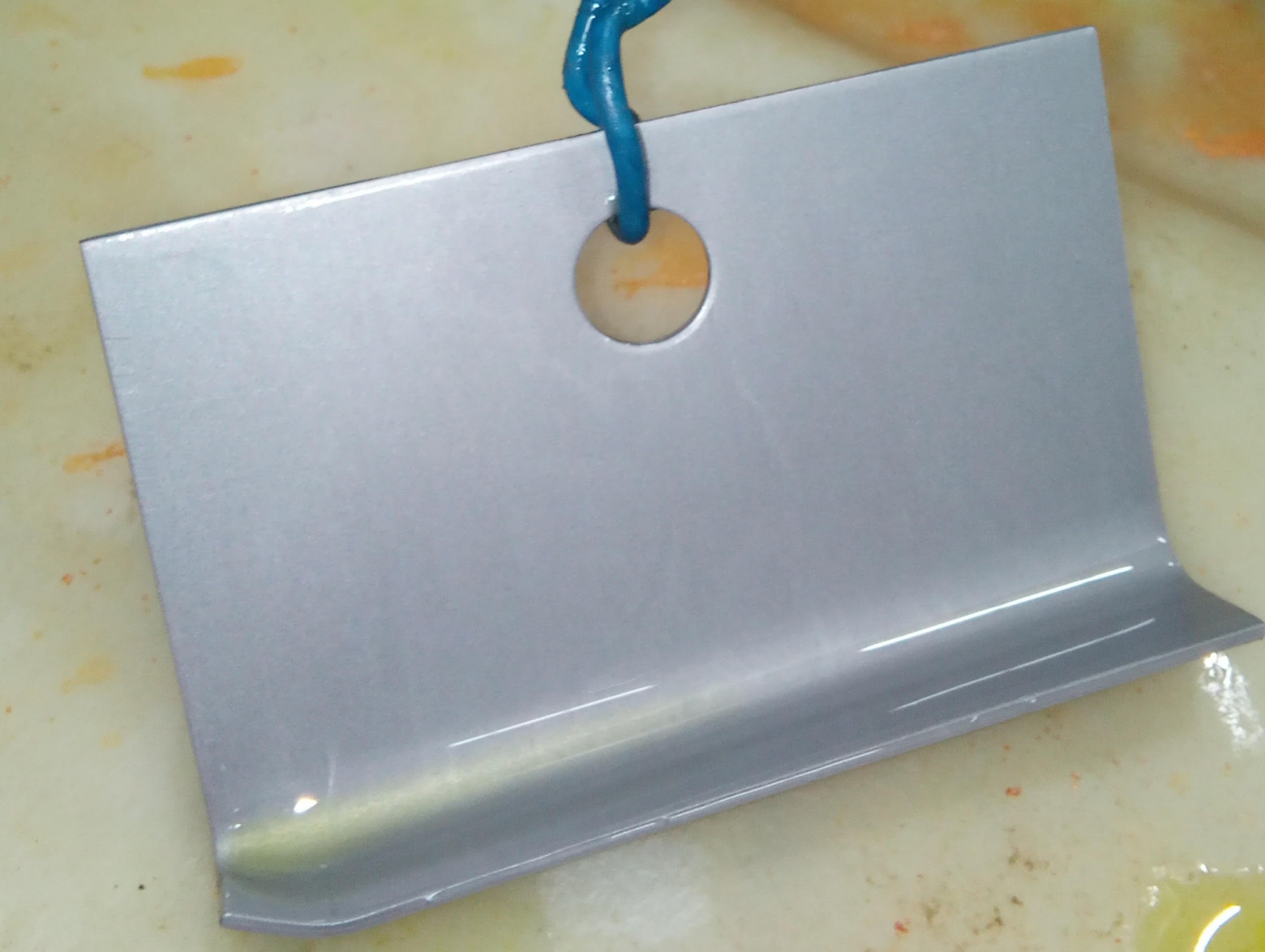 Чистый свежетравленный стальной образец