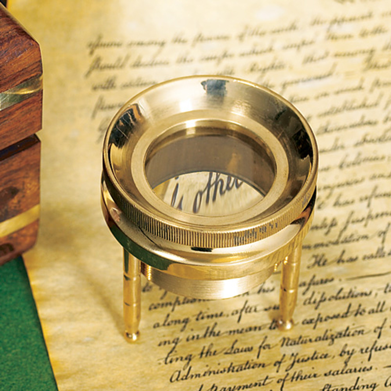 Monticello and the Thomas Jefferson Foundation® Adjustable Magnifier