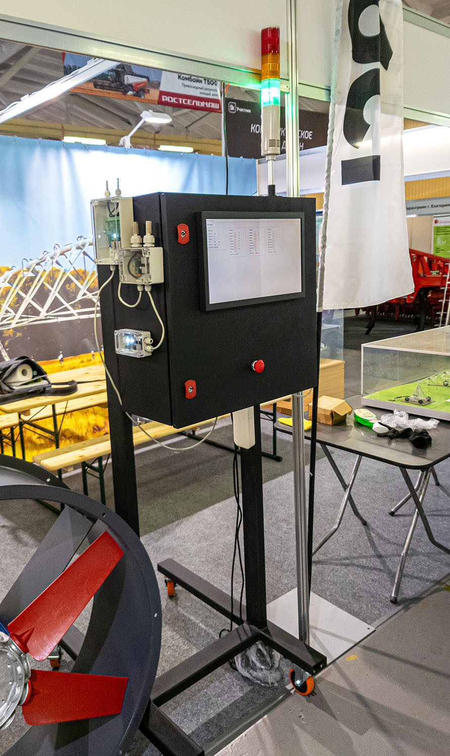 Демонстрационный шкаф