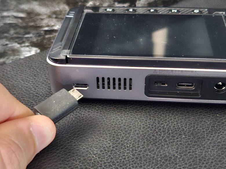 Порт micro-usb на устройстве