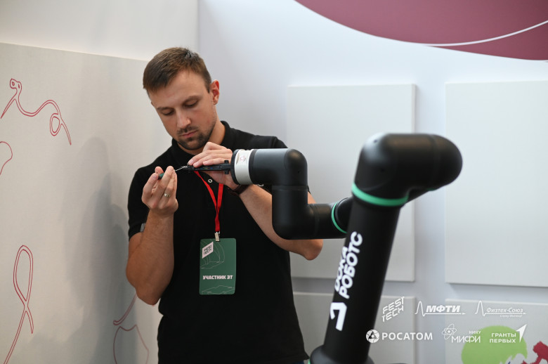 Установка маркера в захват на FestTech 2026 (фото от организаторов)