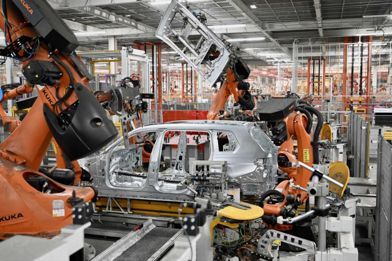 Роботы KUKA в кузовном цехе BMW