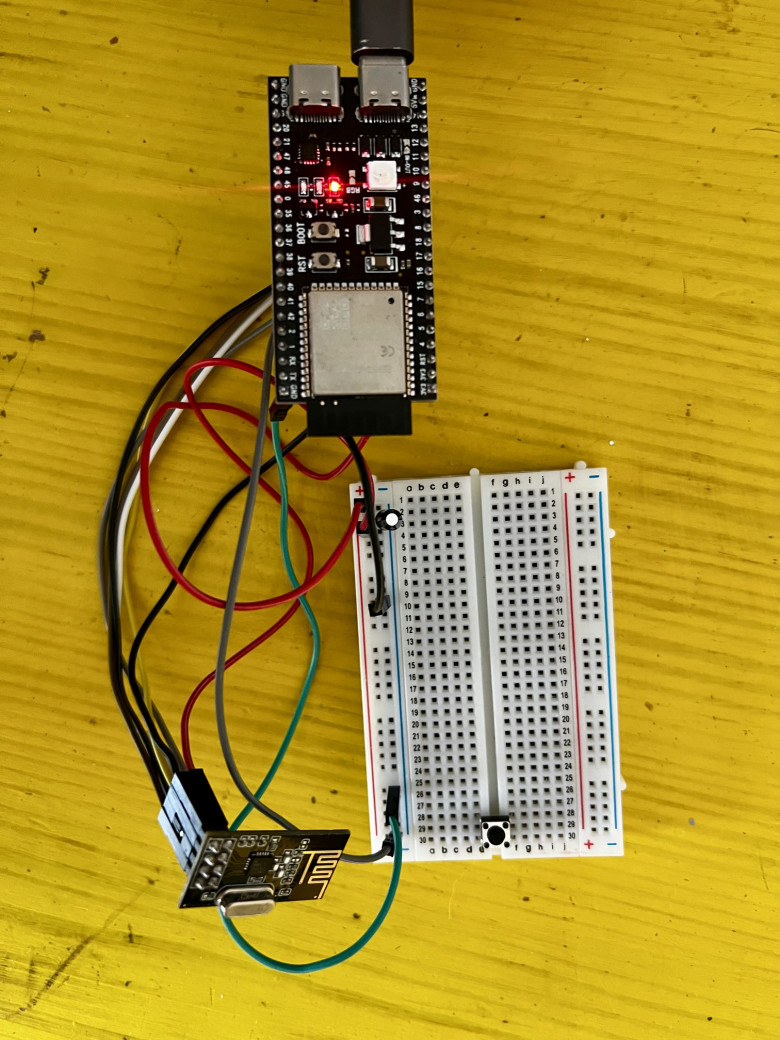 Подключение модуля к ESP32-S3: SPI плюс питание 3,3 В. Конденсатор — у самого модуля.