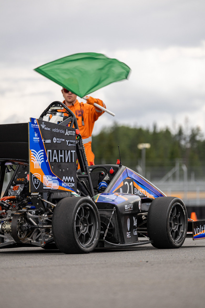 Болид Bauman Racing Team во время соревнований Formula Student Russia 2026