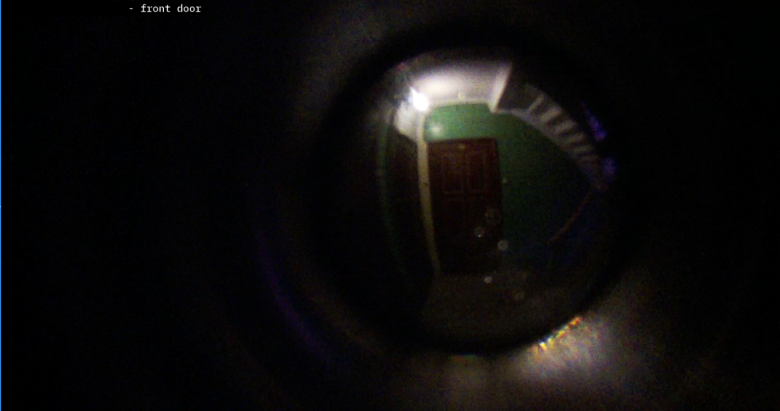 Небольшое смещение центровки связано с отсутствием направляющих на объективе...