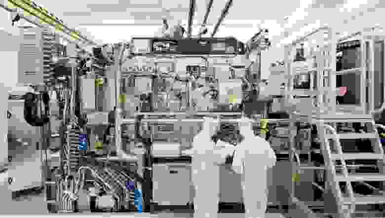 Та самая единственная в мире установка фотолитографии в EUV от ASML для производства полупроводниковых пластин по технологическому процессу 5 нм
