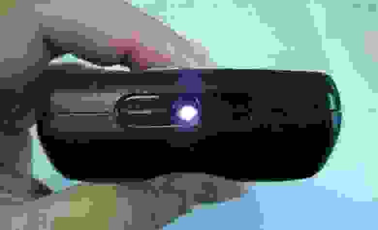 ИК светодиод пульта загорается фиолетовым на камеру. Источник.