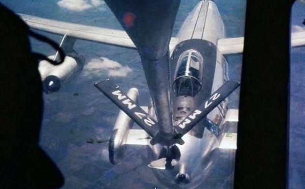 Самолет радиотехнической разведки RB-47E (TT) Tell Two, 1960-е годы. Большие антенны по обеим сторонам фюзеляжа использовались для перехвата телеметрии советских ракет и спутниковой телеметрии. Позже их заменили антеннами меньшего размера. (Предоставлено: Роберт С. Хопкинс III)