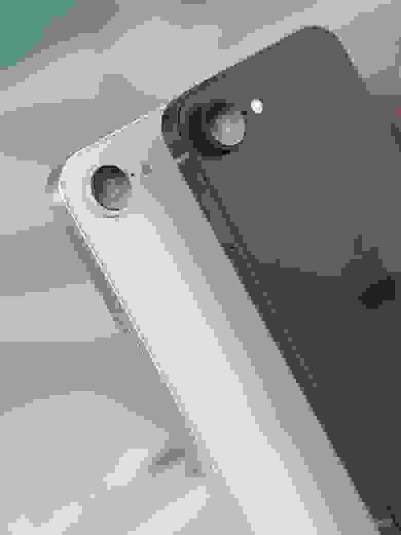 Свежие снимки макетов iPhone SE4, который ожидается весной: одна камера, шасси iPhone 14 или 15, а может быть и 16 (зависит от дополнительных моментов) (© Majin Bu) Свежие снимки макетов iPhone SE4, который ожидается весной: одна камера, шасси iPhone 14 или 15, а может быть и 16 (зависит от дополнительных моментов) (© Majin Bu)