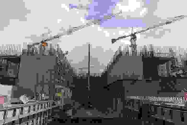 Строящийся стартовый комплекс РН "Ангара", вид с торца газоотражателя