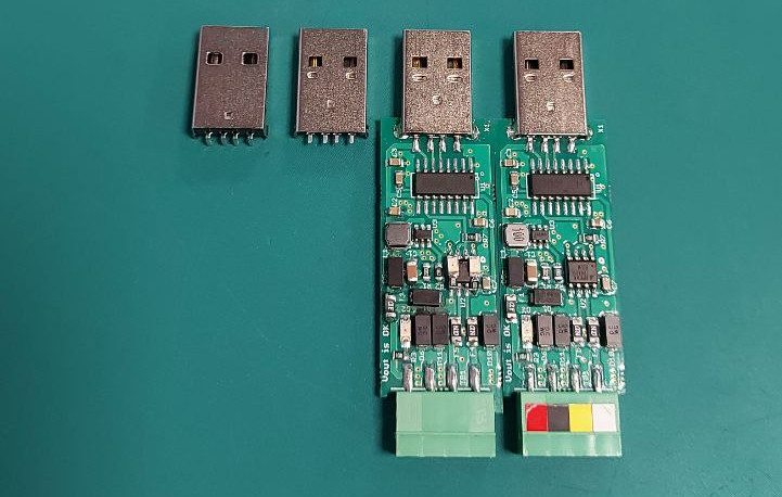 USB-коннекторы слева направо: ТНТ, дешёвый SMD, Molex и финальный вариант