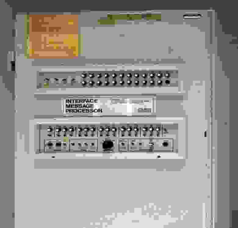 Один из модулей Arpanet Один из модулей Arpanet