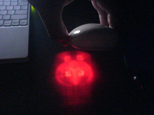 Силуэт мышиной мордочки у Apple Mighty Mouse