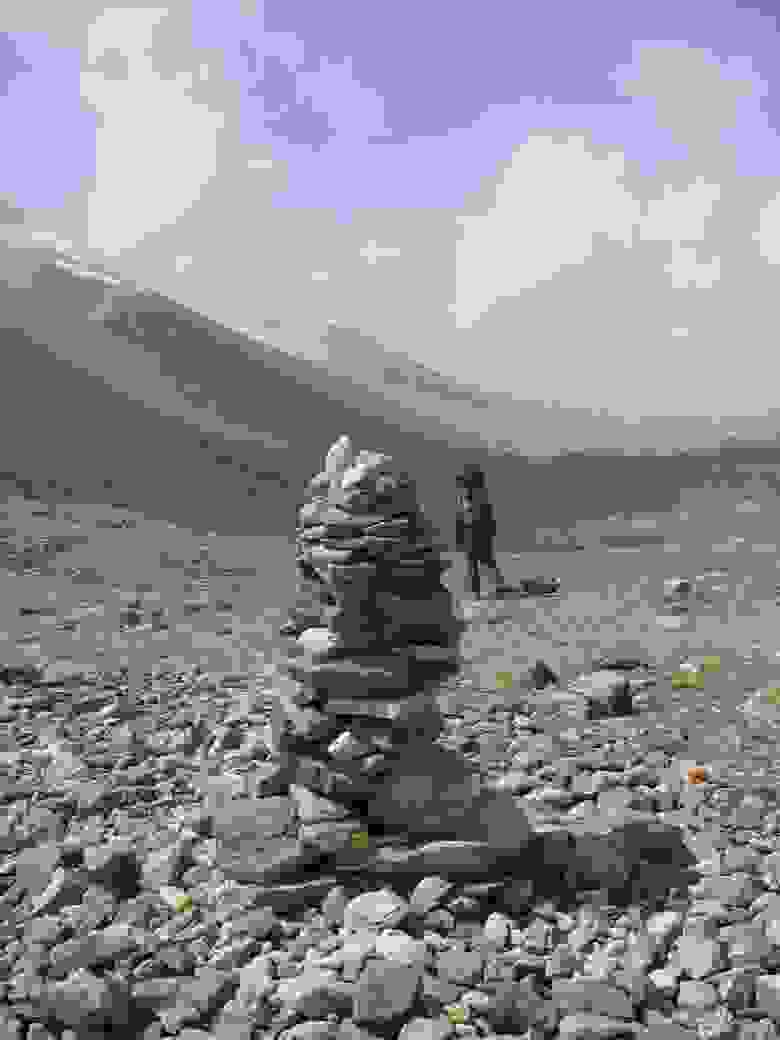 А это уже горный поход (2008 год), перевал Мац. Это тоже фрагмент ВШП. Путь на запад в Хорог из верховьев р.Памир через этот перевал был гораздо проще, чем через прижимы Пянджа.