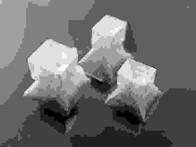 кристаллы соли в виде пирамиды с большой головой