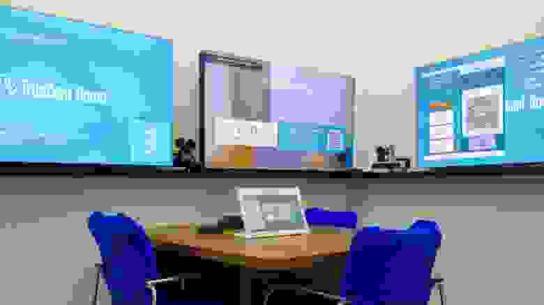 Пример работы TrueConf Room с тремя экранами