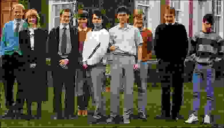 Почти вся команда Ultimate, но уже в 1988 году. Слева стоят Тим Стэмпер, Кэрол Стэмпер и Крис Стэмпер. Источник