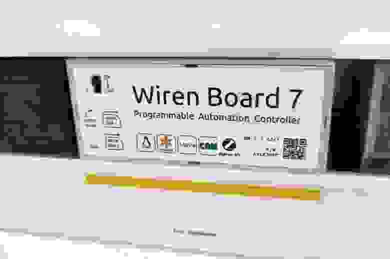 Контроллер Wiren Board 7 в щите автоматизации