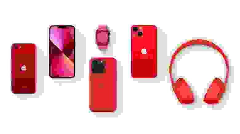 Коллекция продуктов Apple в красном цвете