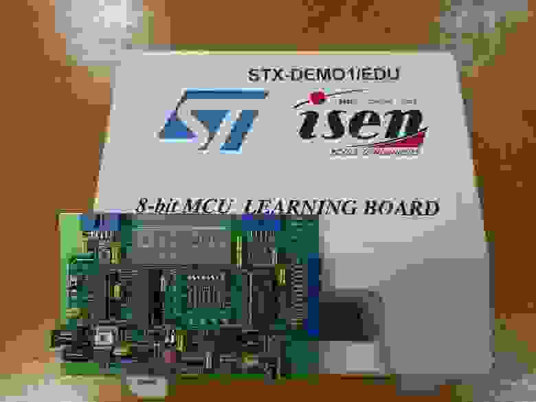 Пример учебного набора на МК STM8.