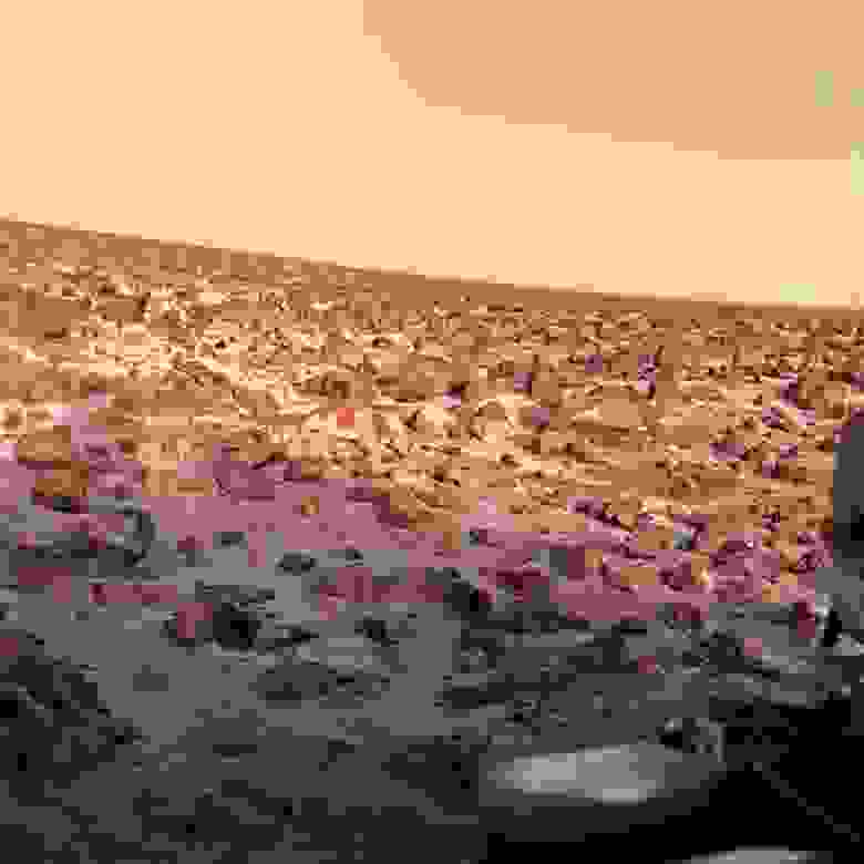Снимок равнины Утопия «Викинга-2», 1979 г. Виден водяной иней на грунте. 