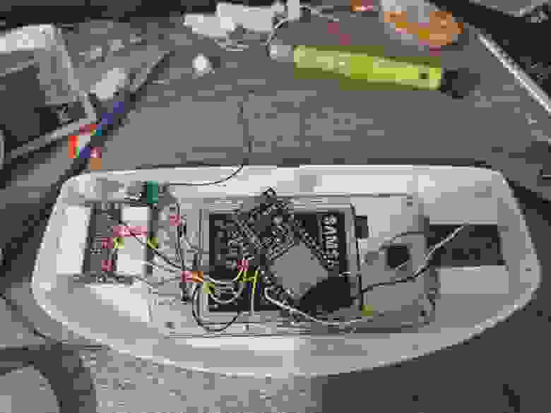 На МК ничего не слиплось — просто на момент фотографии мне всё ещё не пришёл флюкс-офф)