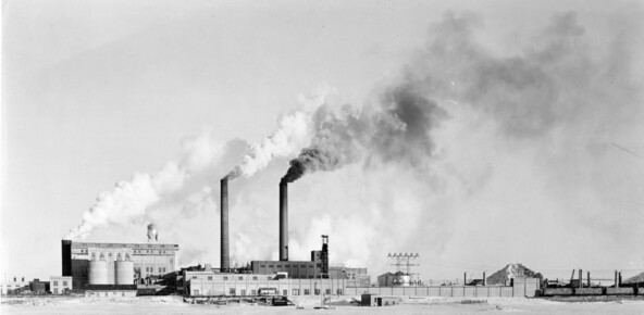 Spruce Falls Power And Paper Company — фабрика, на которой работал Филлип Кэмерон, потомок шотландских переселенцев, прибывших в Канаду в 1825 году <p> Spruce Falls Power And Paper Company — фабрика, на которой <a href="https://api.dtf.ru/v2.8/redirect?to=https%3A%2F%2Farchive.org%2Fdetails%2Fdreamingaloudlif0000hear%2Fpage%2F4%2Fmode%2F2up&postId=1484176" rel="nofollow noreferrer noopener" target="_blank">работал</a> Филлип Кэмерон, потомок шотландских переселенцев, прибывших в Канаду в 1825 году</p>