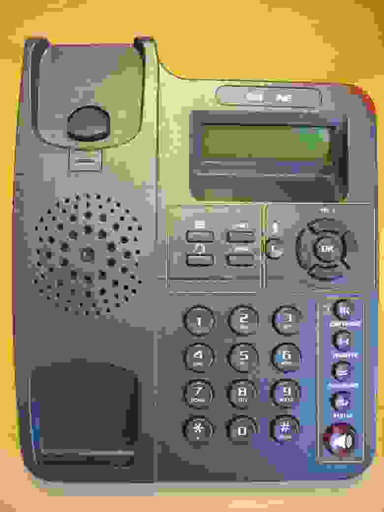 Фронтальная панель и аппаратные кнопки телефона Escene ES220
