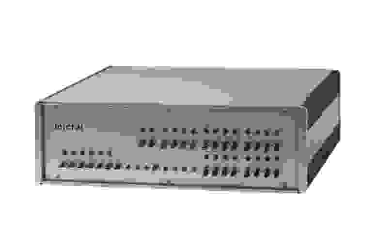  Внешне Micral N очень похож на Altair, но рекламировался совершенно по-другому [Rama, Cc-by-sa-2.0-fr]. 
