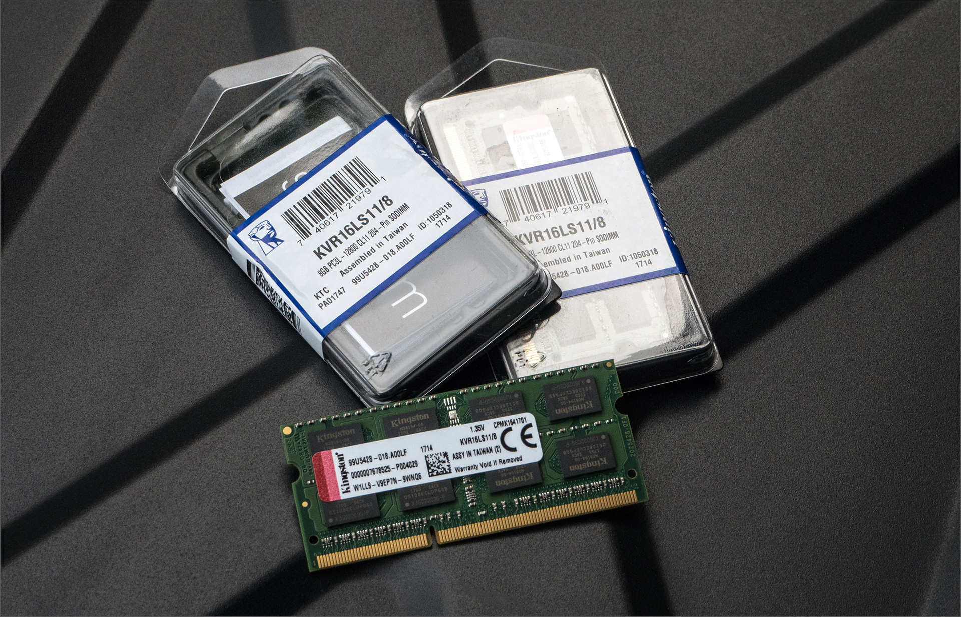 Как узнать, DDR3 или DDR4 подойдет ноутбуку? Хочу купить плашку памяти в свободный слот.