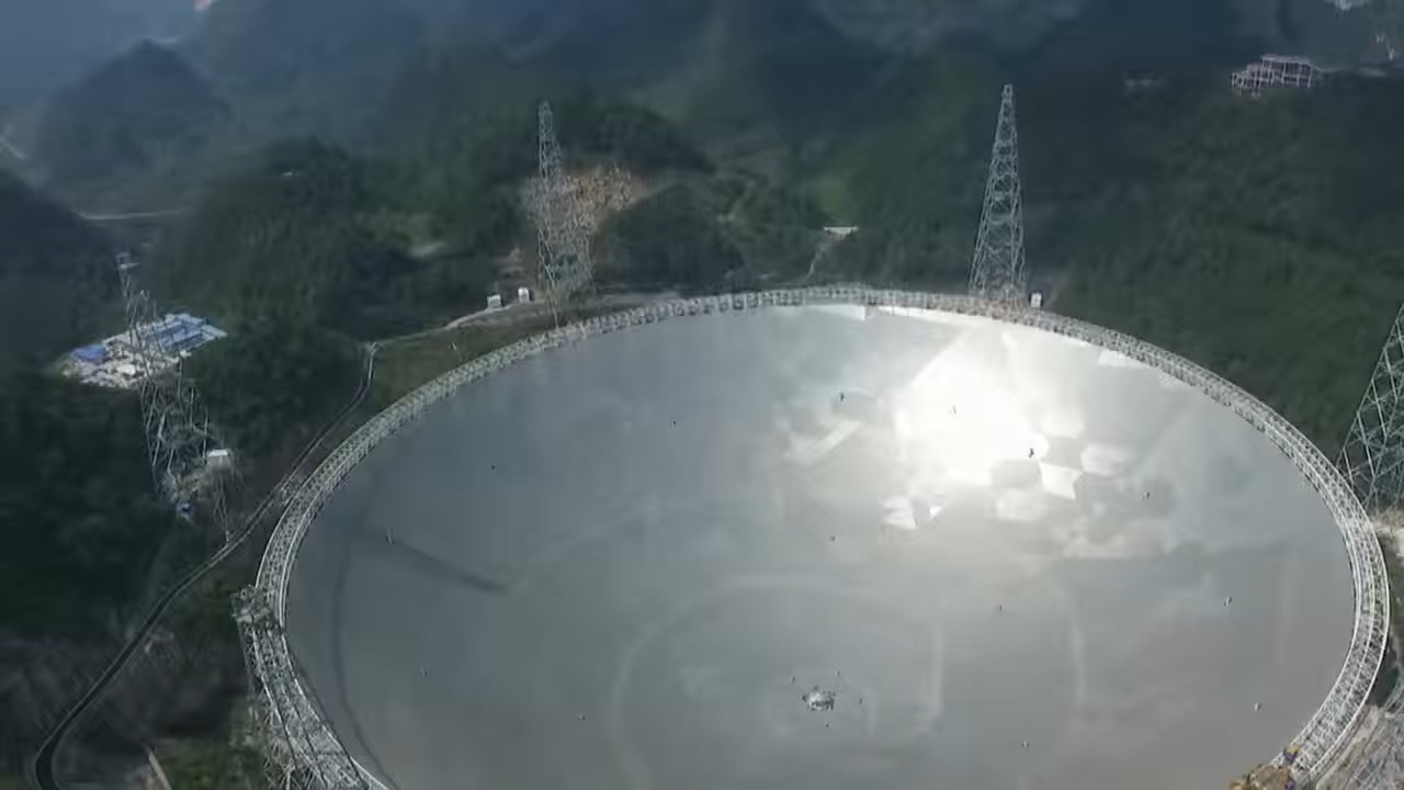 Китайские астрономы поймали радиосигналы, которые могла отправить внеземная цивилизация