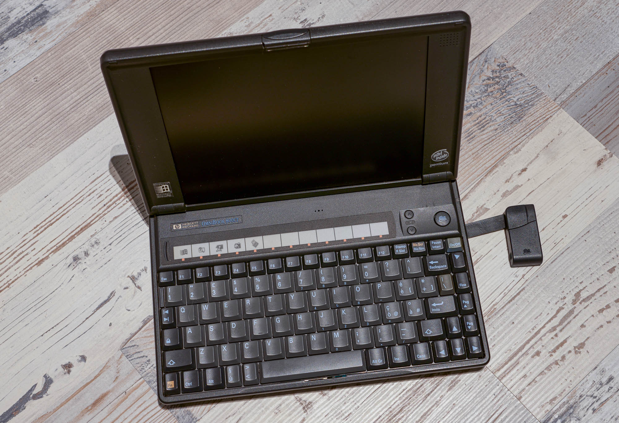 HP Omnibook 800ct: ноутбук со встроенной мышью
