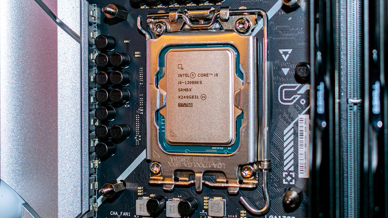 Интел 14 поколения. Intel чип.