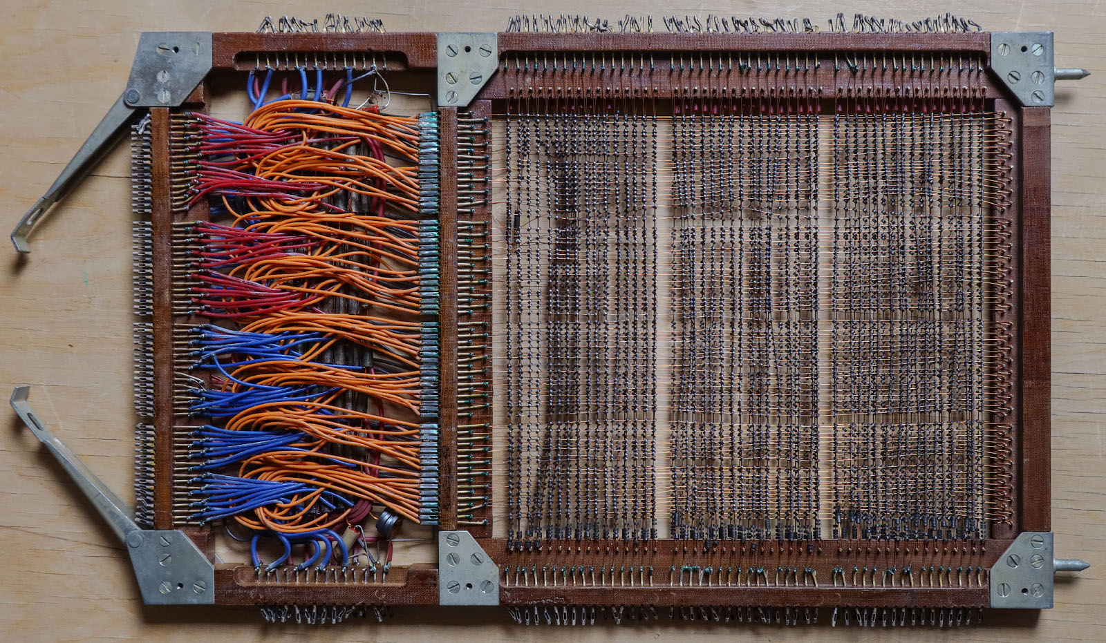 Матрица оперативной памяти. Наири компьютер. Memories Core. Ферритовое запоминающее устройство схема.