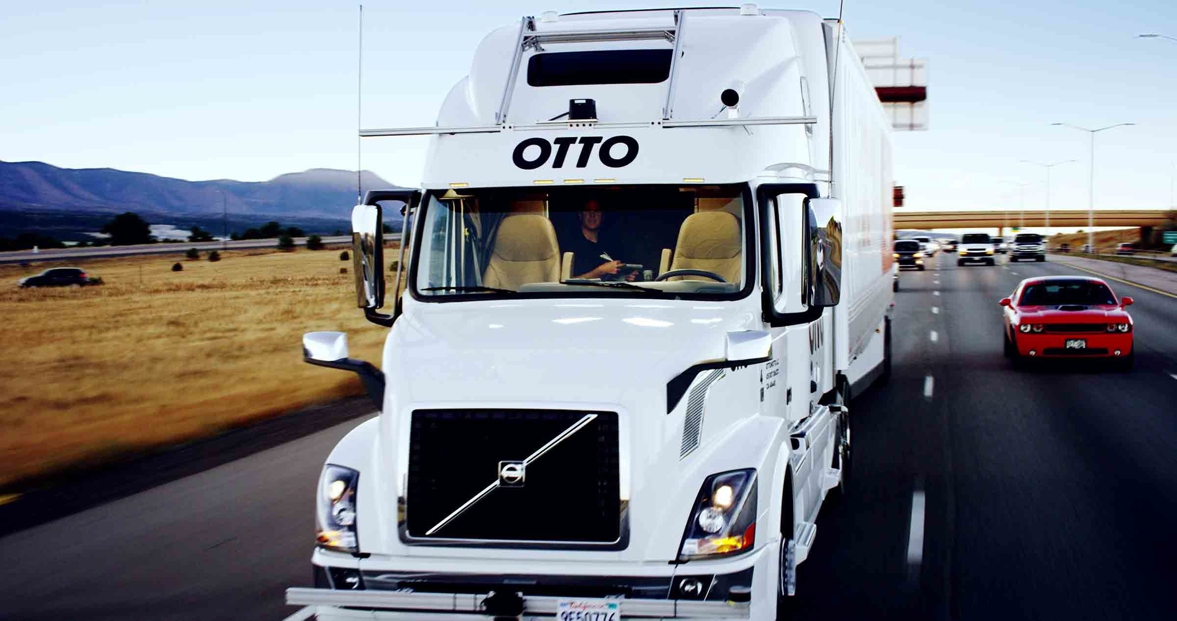 Гоу грузовая. Беспилотный грузовик Volvo Trucks. Беспилотный Volvo Otto. Грузовик Otto. Робот дальнобойщик.