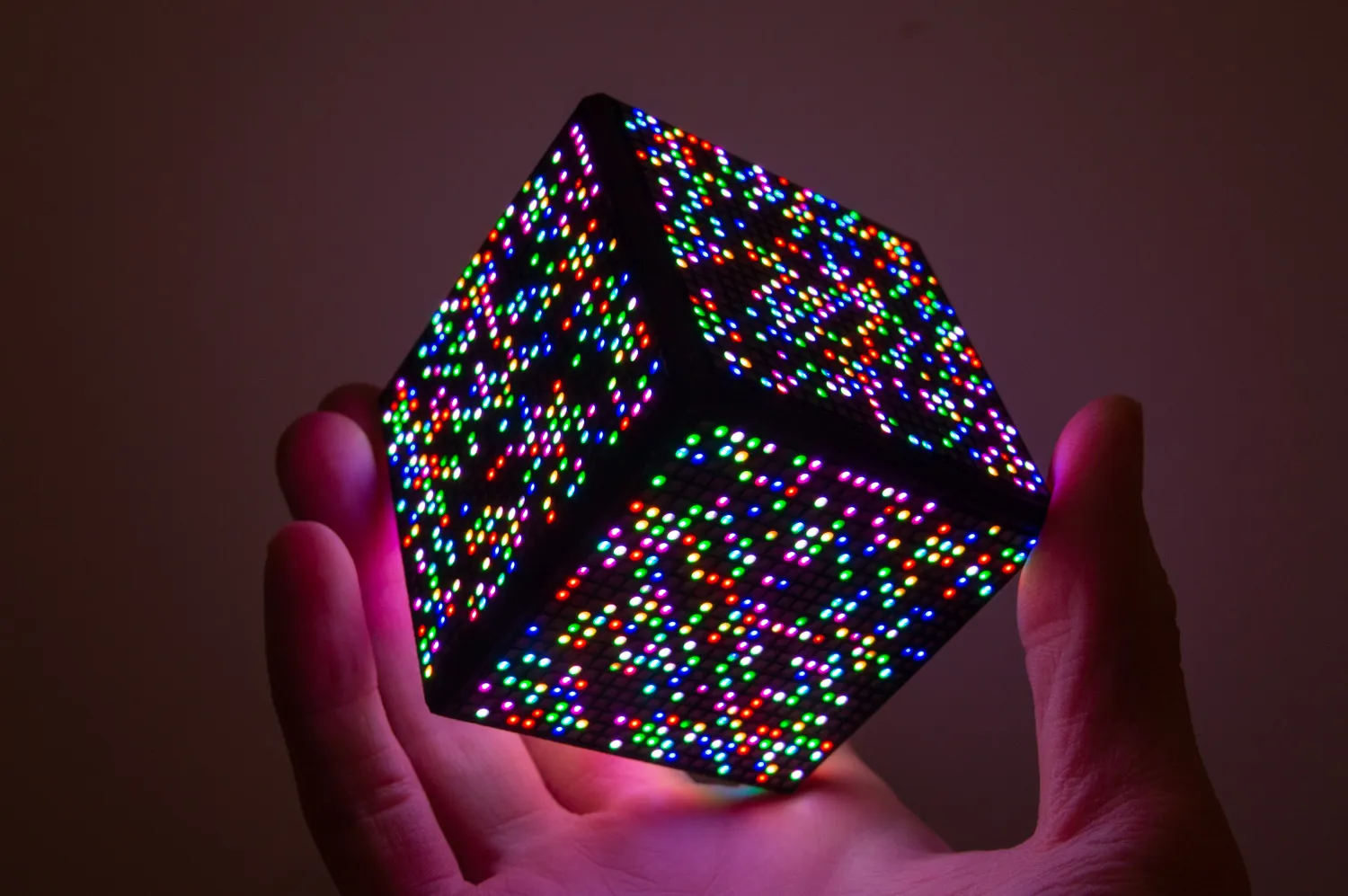 [Перевод] Мини-куб из 3456 светодиодов